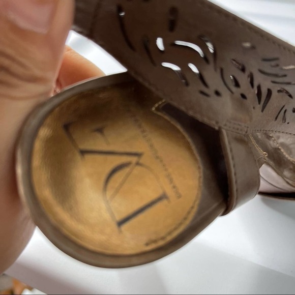 Diane Von Furstenberg brown laser cut iris heeled sandals size 6 M - Picture 5 of 7
